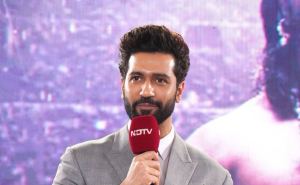 Vicky Kaushal Dedicates His Award To His Newborn Baby Boy; Fans Call Him ‘Best Papa’