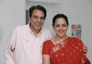 Hema Malini Breaks Silence On Separate Prayer Meets For Dharmendra; ‘Yeh Hamare Ghar Ka Personal Mamla Hai’ Hema Malini Breaks Silence On Separate Prayer Meets For Dharmendra; ‘Yeh Hamare Ghar Ka Personal Mamla Hai’