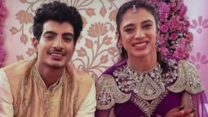 Smriti Mandhana's Mom Roasts Palash Muchhal After Her Daughter Wins WPL; Internet Calls Her Savage Aunty