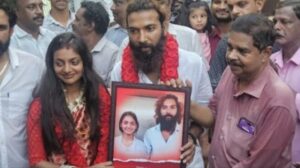 Viral Kumbh Girl Monalisa Marries Farsan Khan In Police Protection; Seeks Protection Amid Family Opposition Viral Kumbh Girl Monalisa Marries Farsan Khan In Police Protection; Seeks Protection Amid Family Opposition
